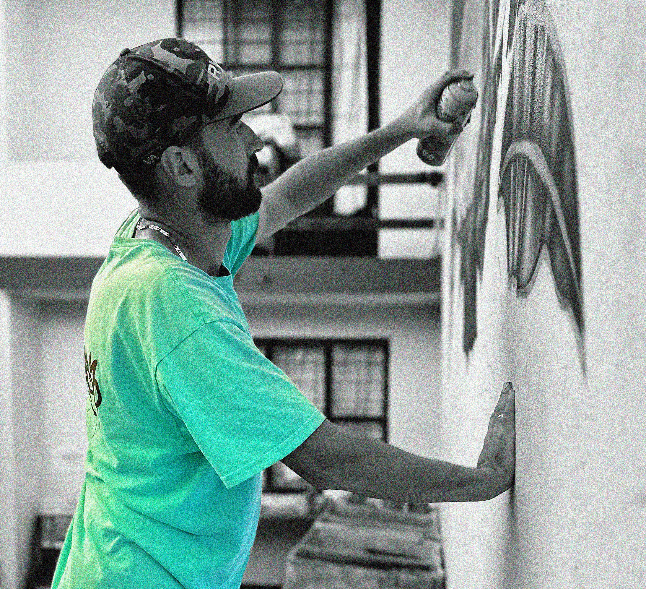 Jack Whiteside, aka SEAZ, painting a mural on location